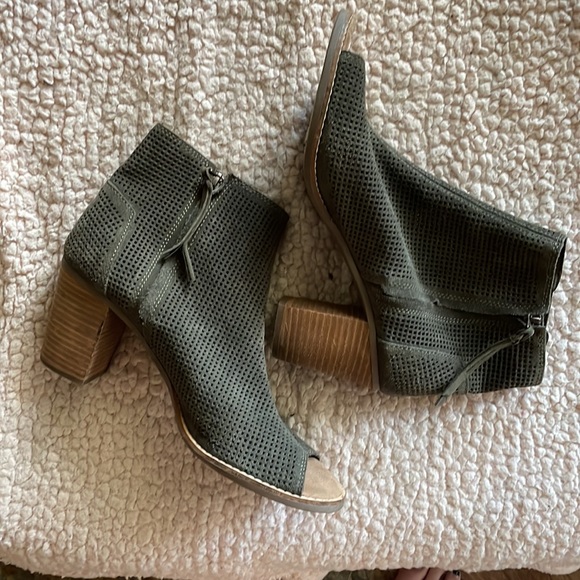 TOMs Olive Green Heel Open Toe Booties Size 11 - Picture 4 of 5